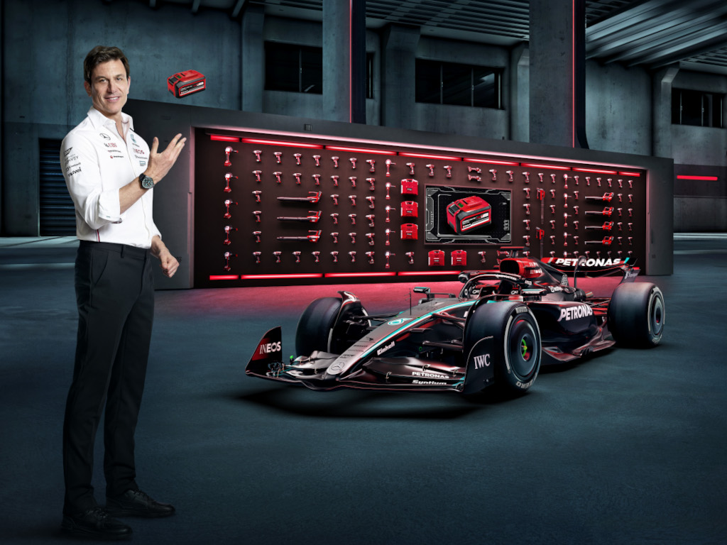 Toto Wolff with F1 car and pxc battery